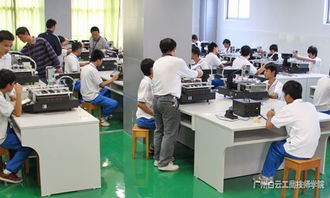 電子信息學院實訓場 賦能未來，打造卓越計算機技術人才的搖籃